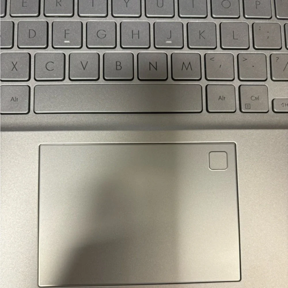 COPY - Asus vivobook S15 dream white in pristine condition - Picture 6 of 9